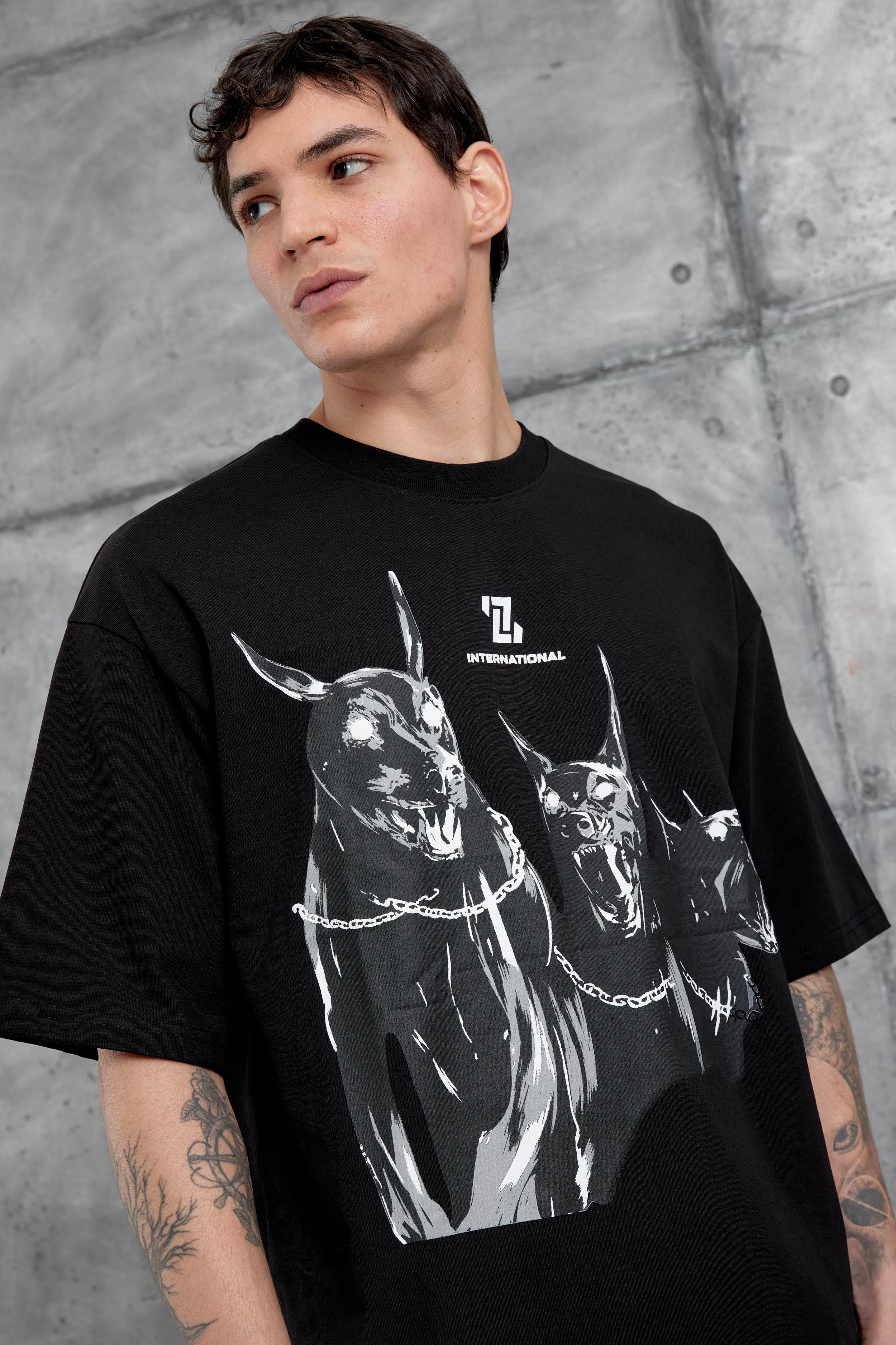 Siyah International Yazılı Resimli Oversize Tshirt · 2