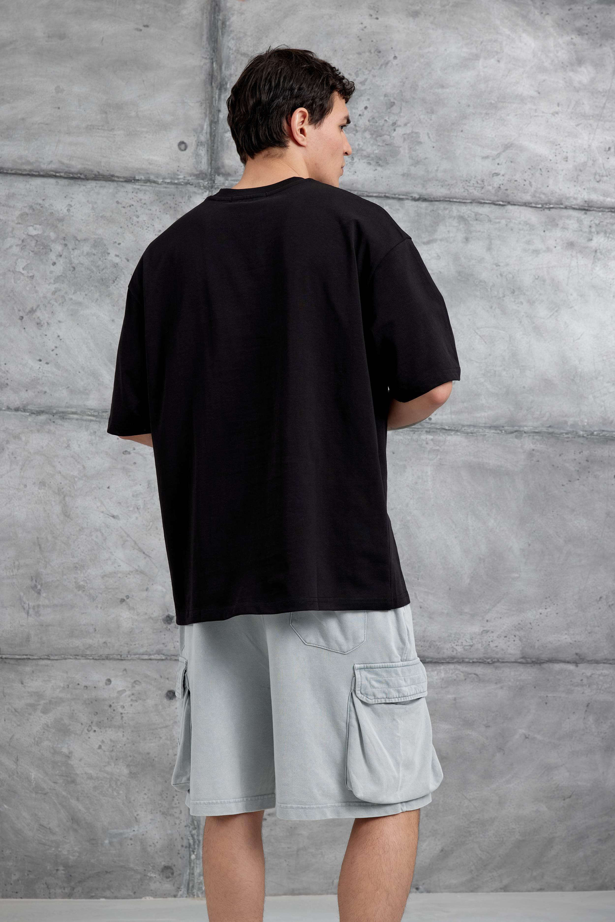 Siyah International Yazılı Resimli Oversize Tshirt · 3