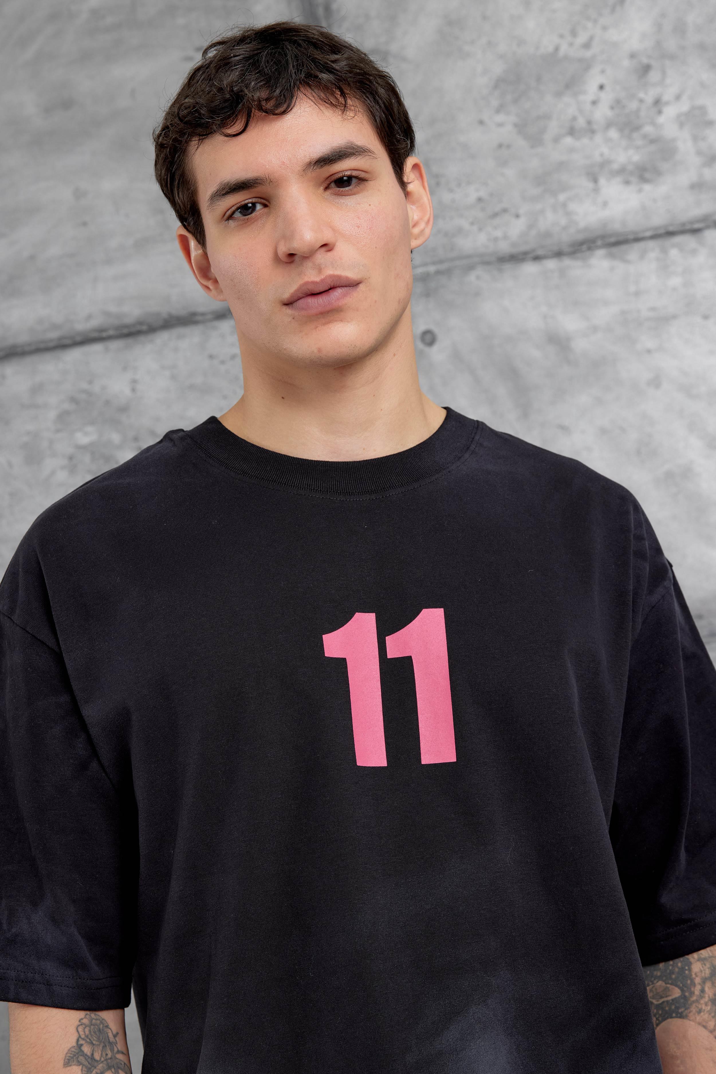 Siyah M11 Yazılı Oversize Tshirt · 2