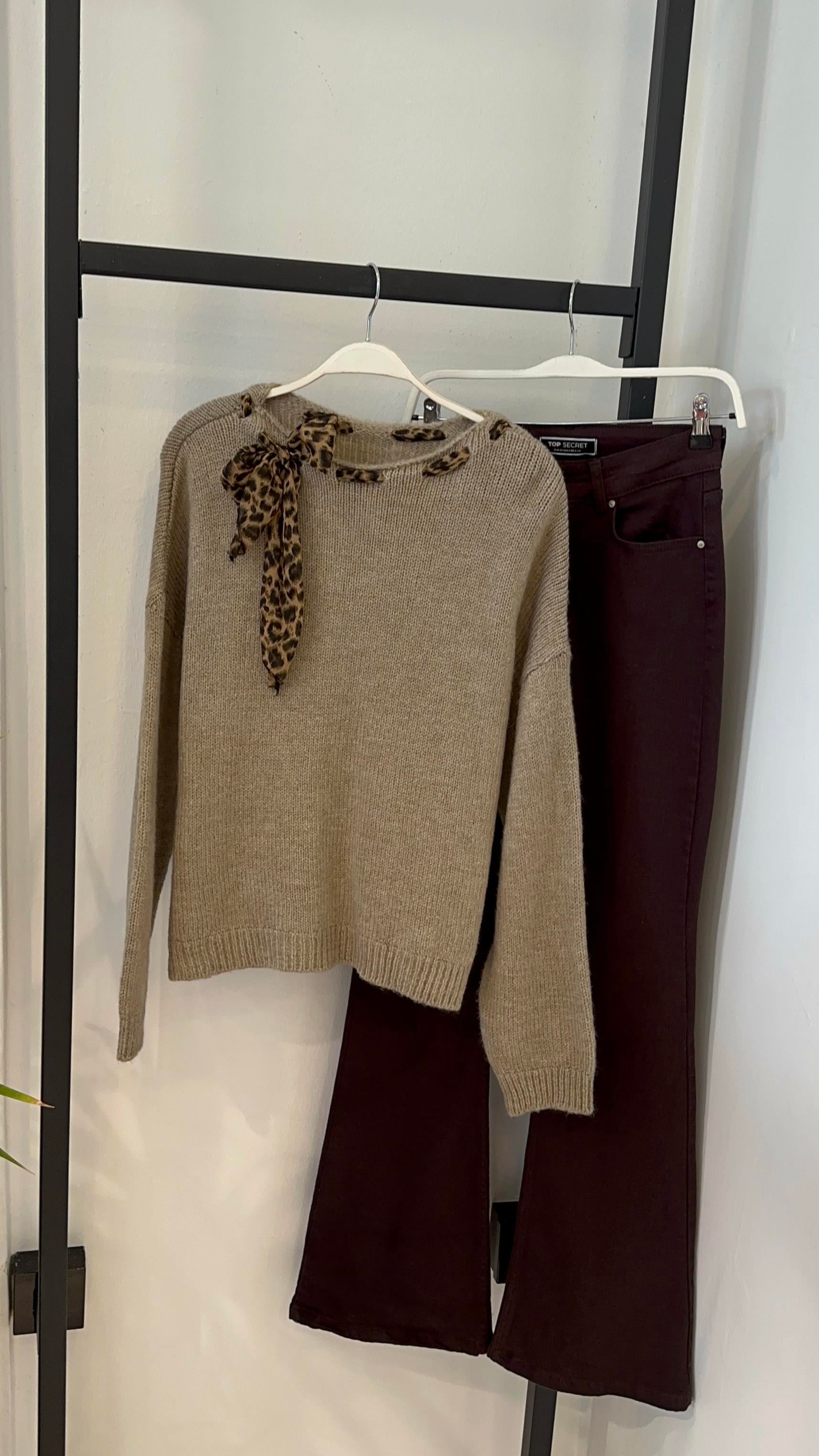 LEOPAR FULARLI TRİKO KAZAK
