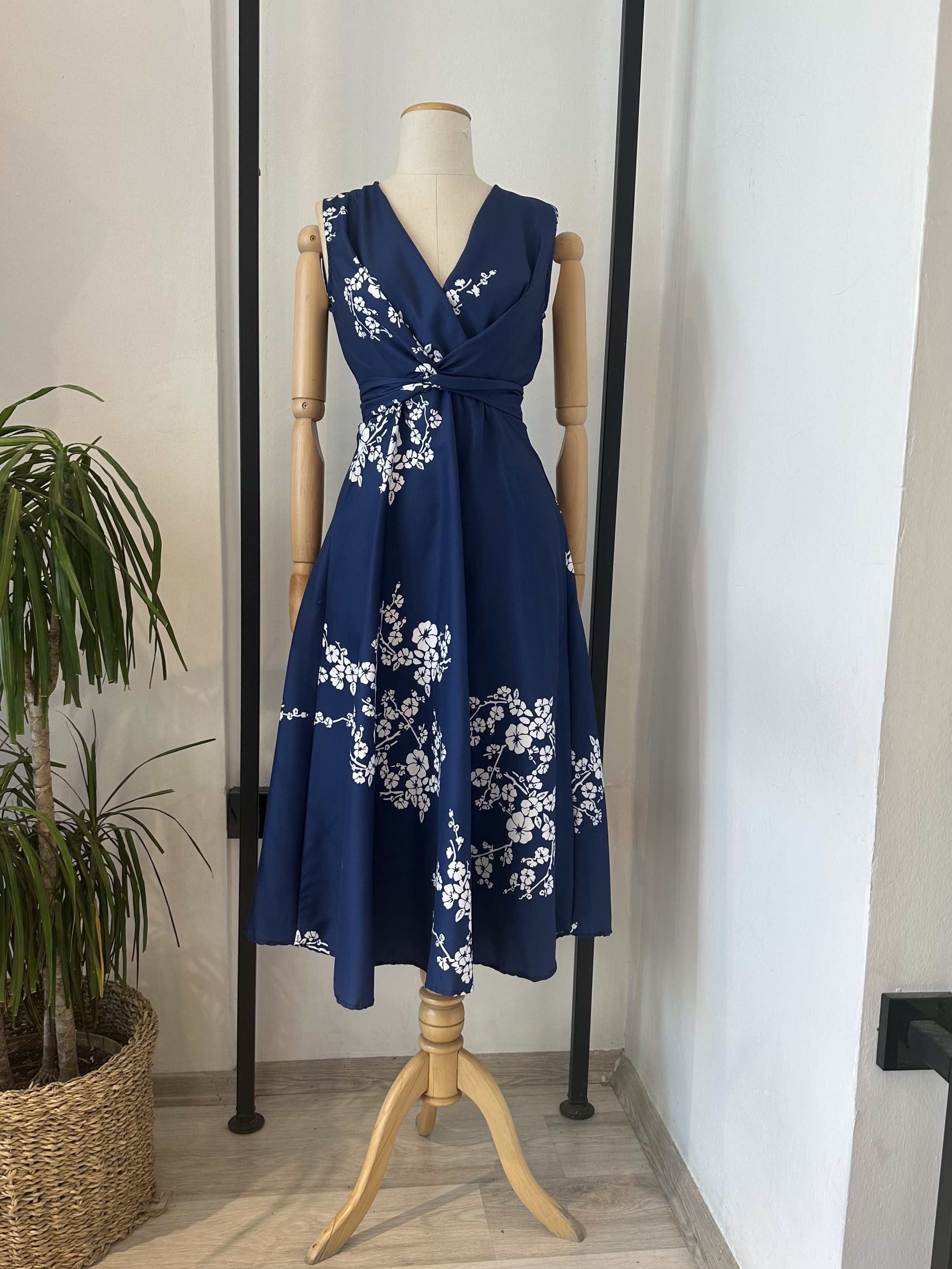 SAKS ÇİÇEKLİ ELBİSE
