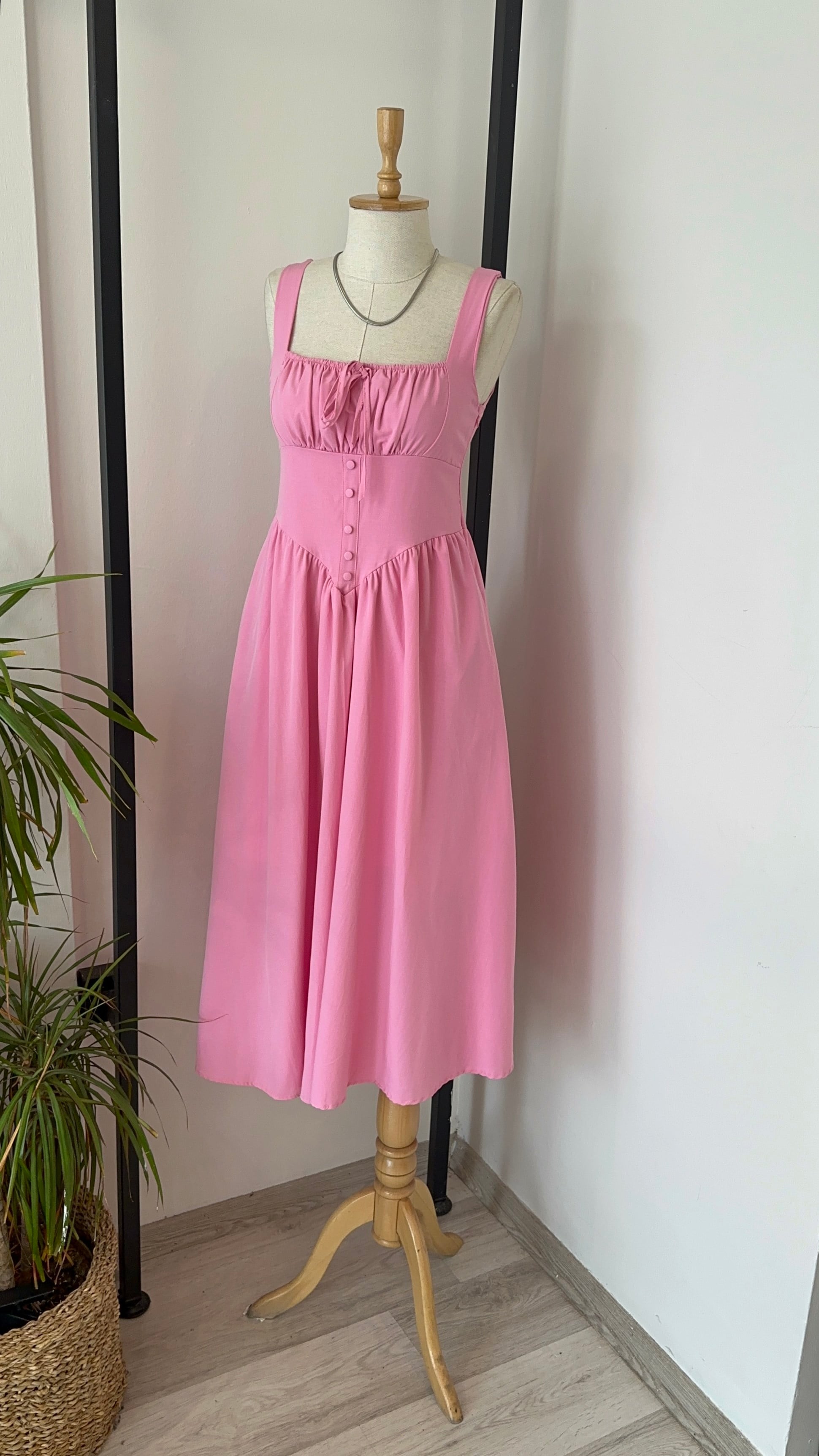 PEMBE ASKILI ELBİSE