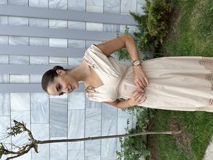 Bej V Yaka Dantel İşlemeli  Elbise