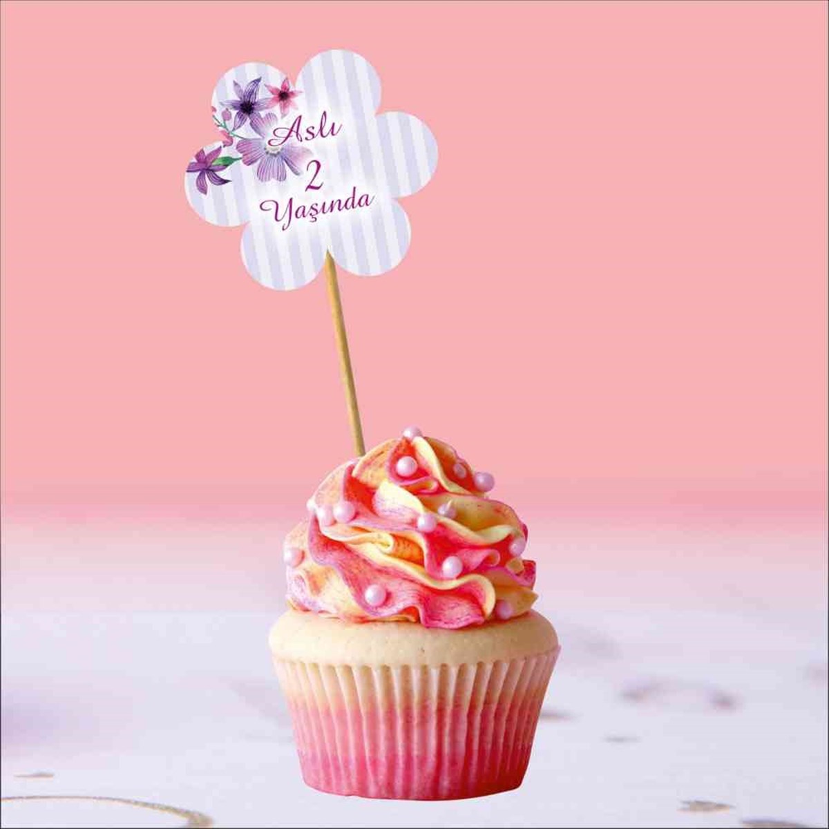 Kelebek Konsepti Kürdan Çicekli Cupcake 