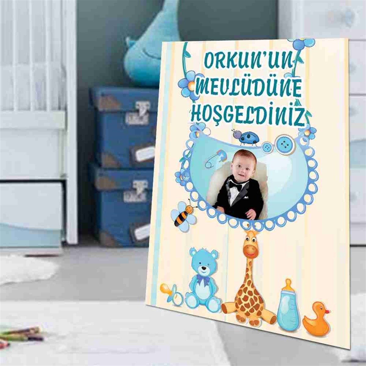 Mevlüt Mavi Önlük Konsepti Ayaklı Pano 