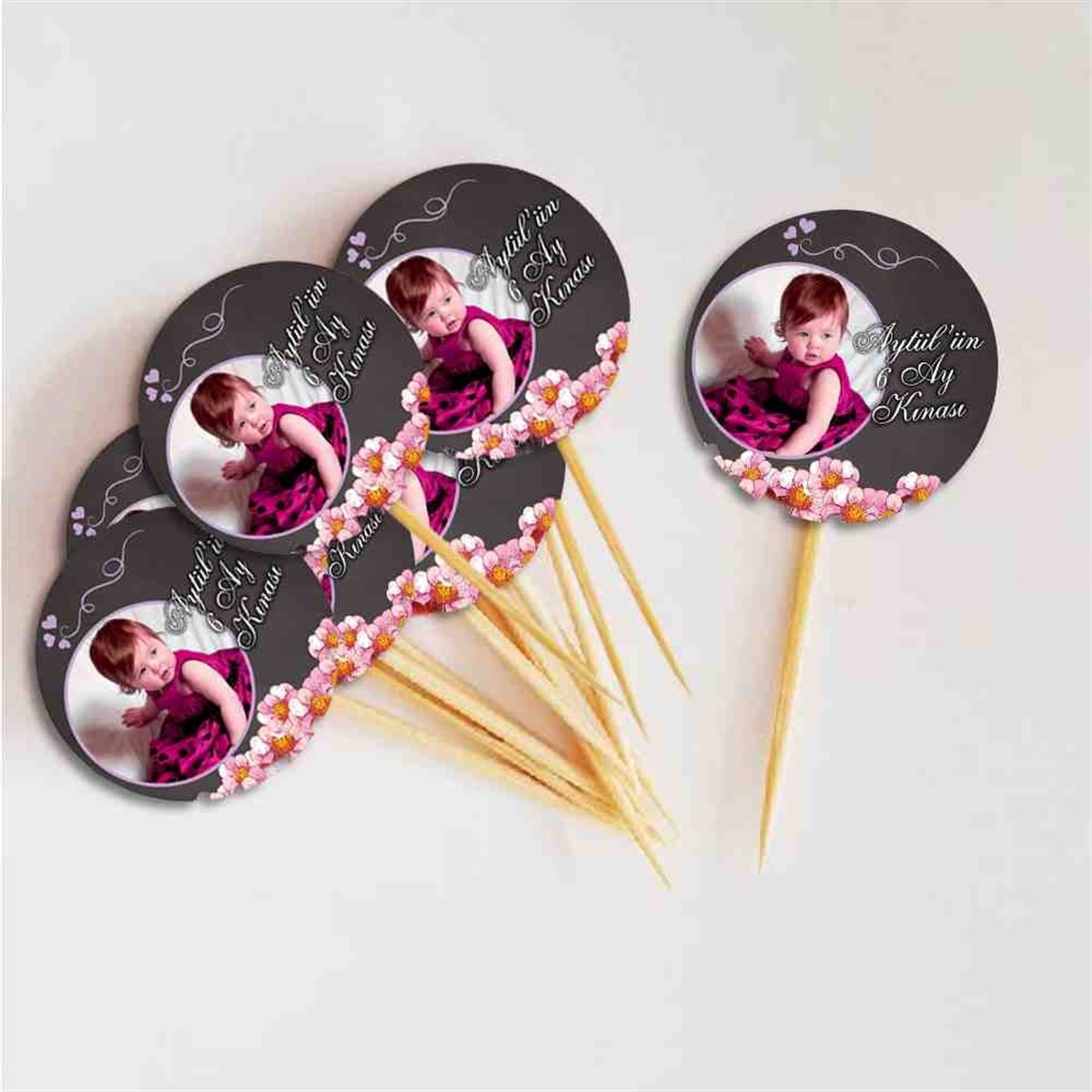 6 Ay Kınası Karatahta Kişiye Özel Cupcake Kurdanı 