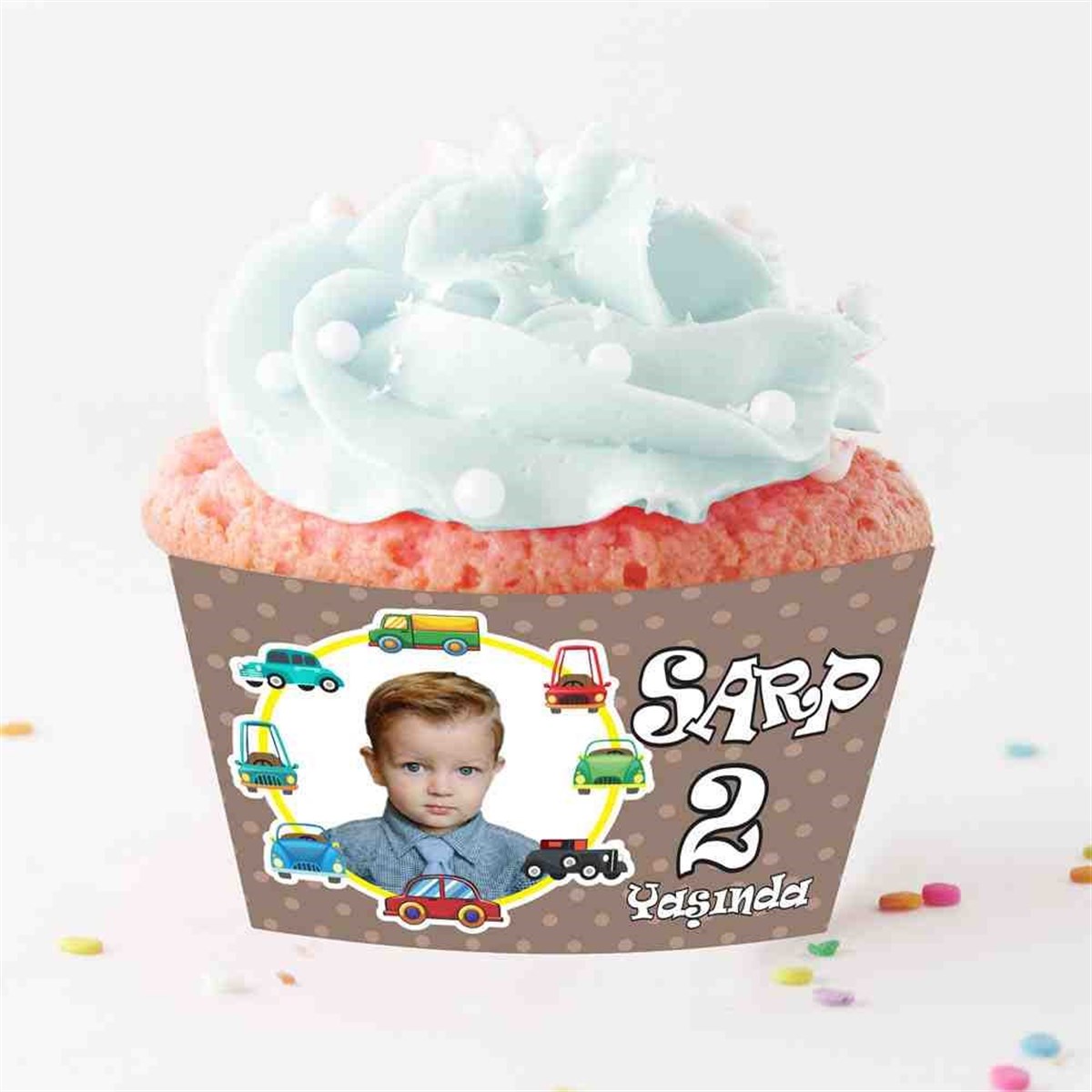 Araba Çerçeveli Kahverengi Cupcake Sargısı 