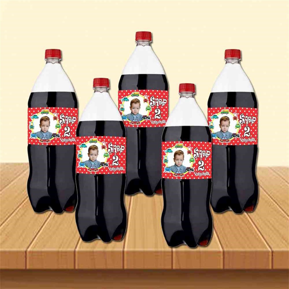 Araba Çerçeveli Kırmızı Cola Şisesi Bandı    