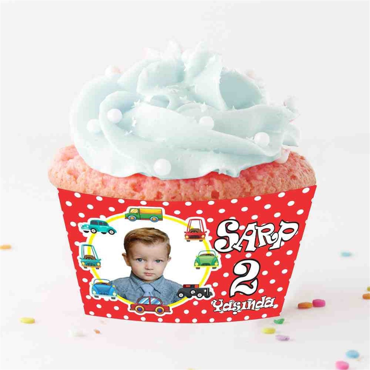 Araba Çerçeveli Kırmızı Cupcake Sargısı 