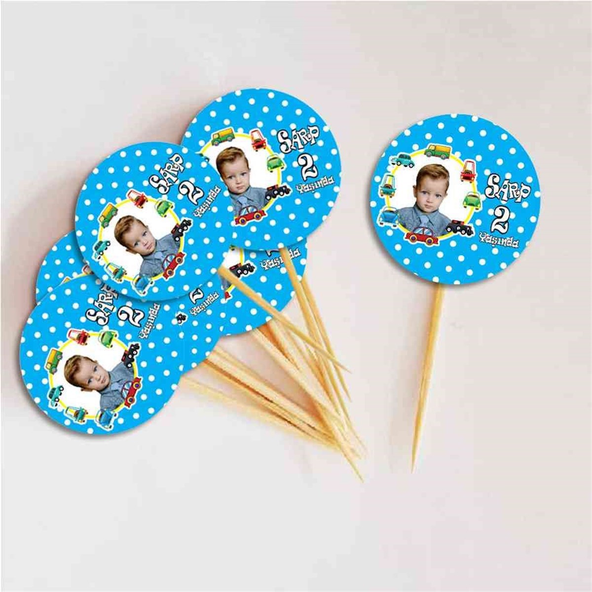 Araba Çerçeveli Mavi Kurdan   