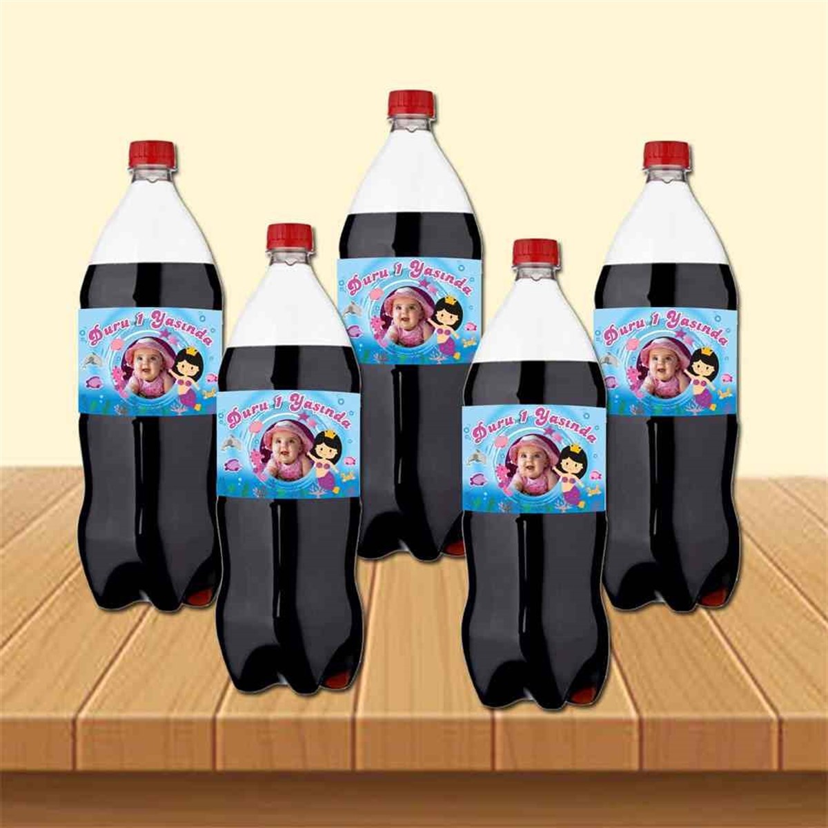 Denizde Deniz kızı Cola Şisesi Bandı  