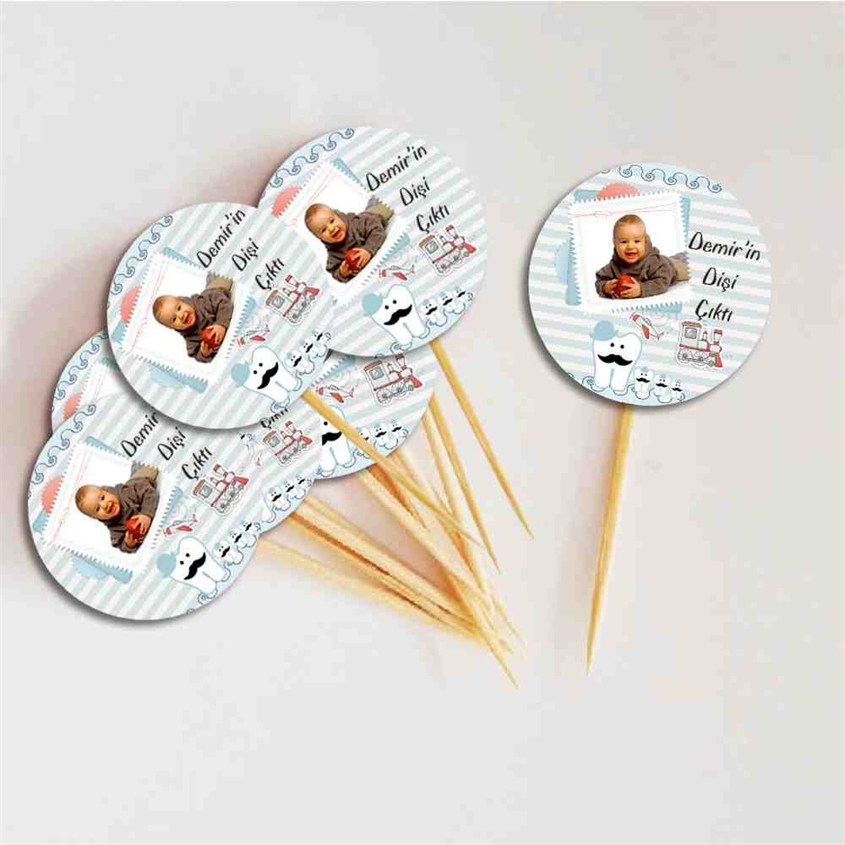 Diş Buğdayı Bıyıklı Diş Mavi Konsept Cupcake Kurdanı 