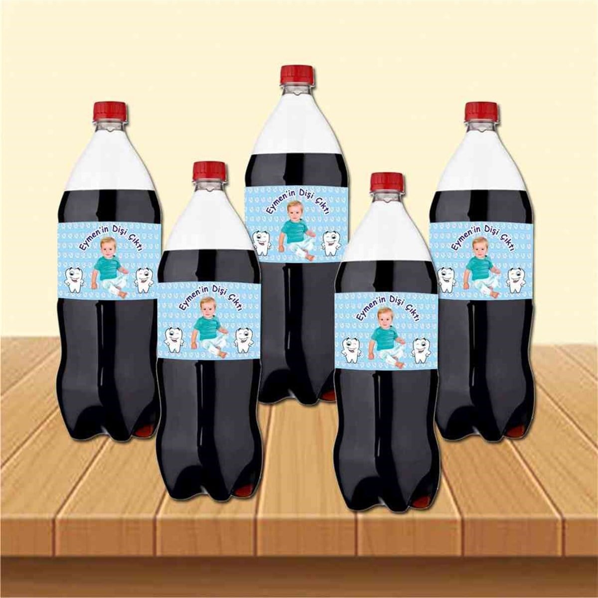 Diş Buğdayı Kırmızı Şapkalı ve Güllü Cola Şisesi Bandı 