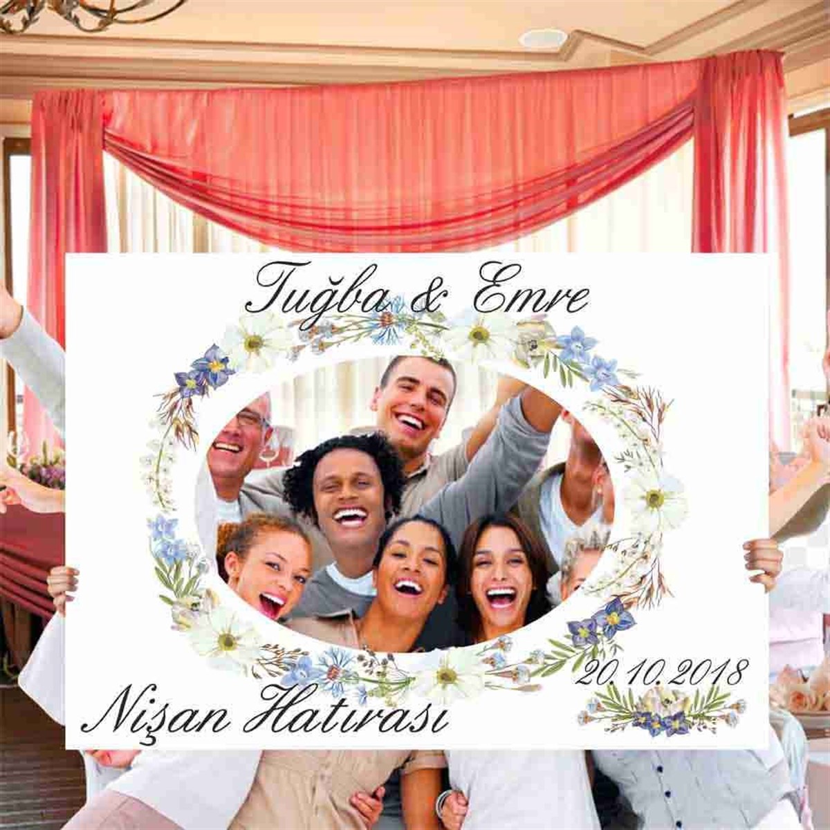 Gold Renklerde Nişan Güllü Fotoğraf Çekilme Çerçeve 