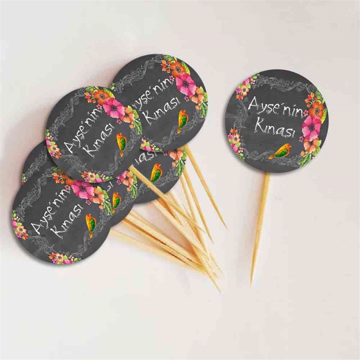 Kara Tahta Cupcake Kürdanı 