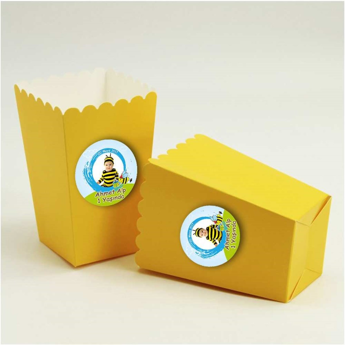 Kırmızı Atlı Karınca Etiketli Popcorn Kutusu 10 Adet  