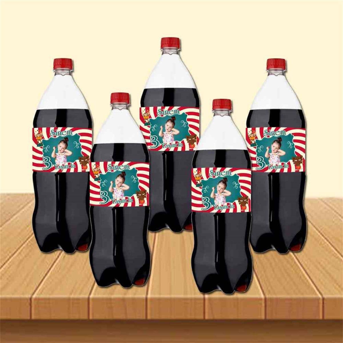 Kız Çocuğu Konsepti Cola Şisesi Bandı  