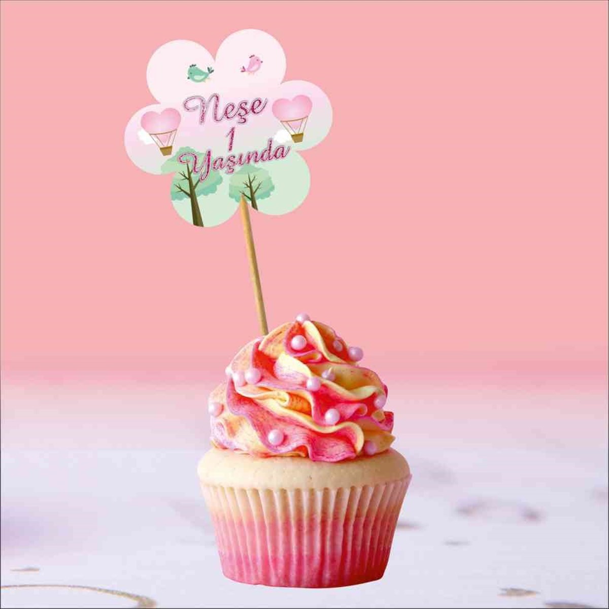 Pembe Sirk Konsepti Kürdan Çicekli Cupcake 