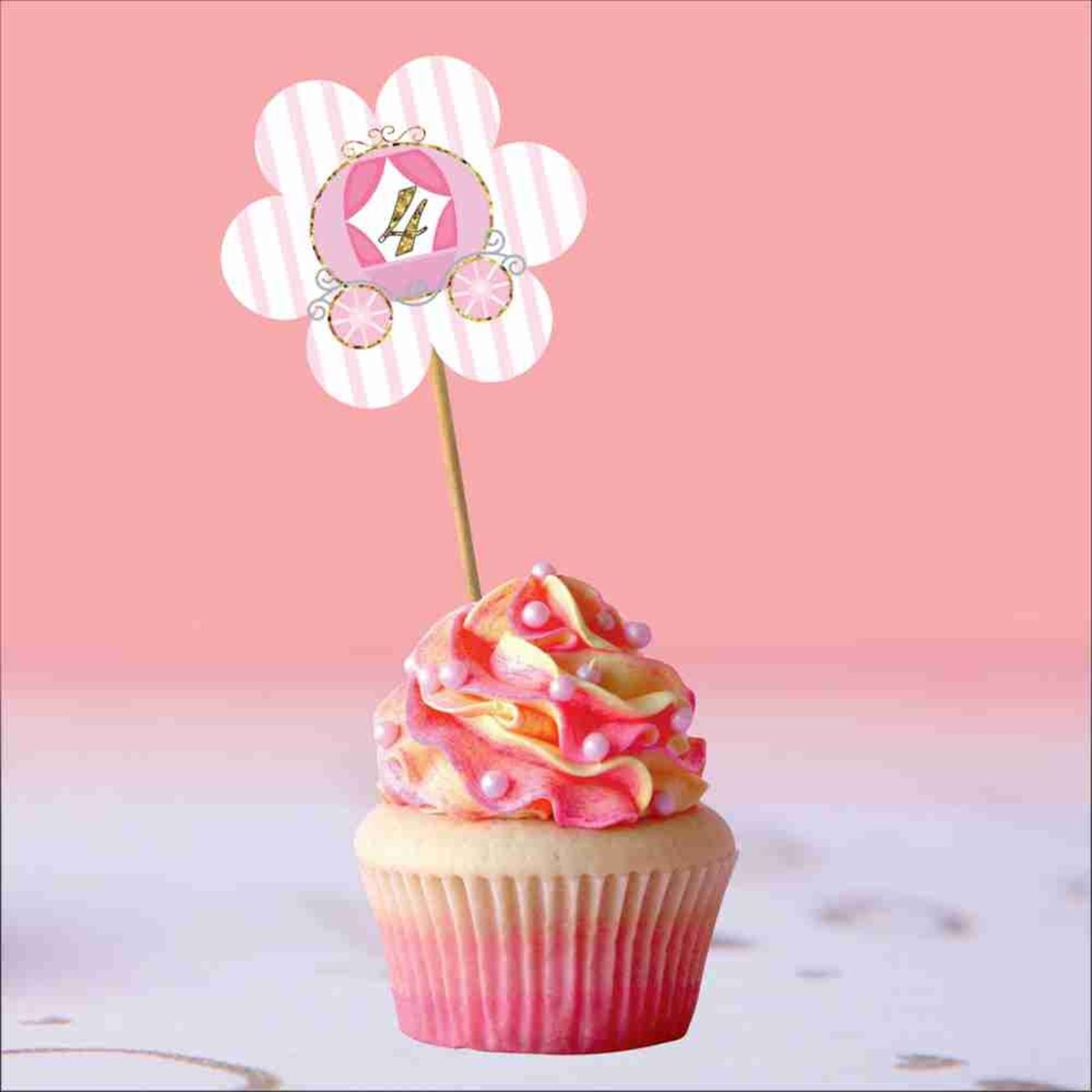 Taçlı Konsepti Kürdan Çicekli Cupcake 
