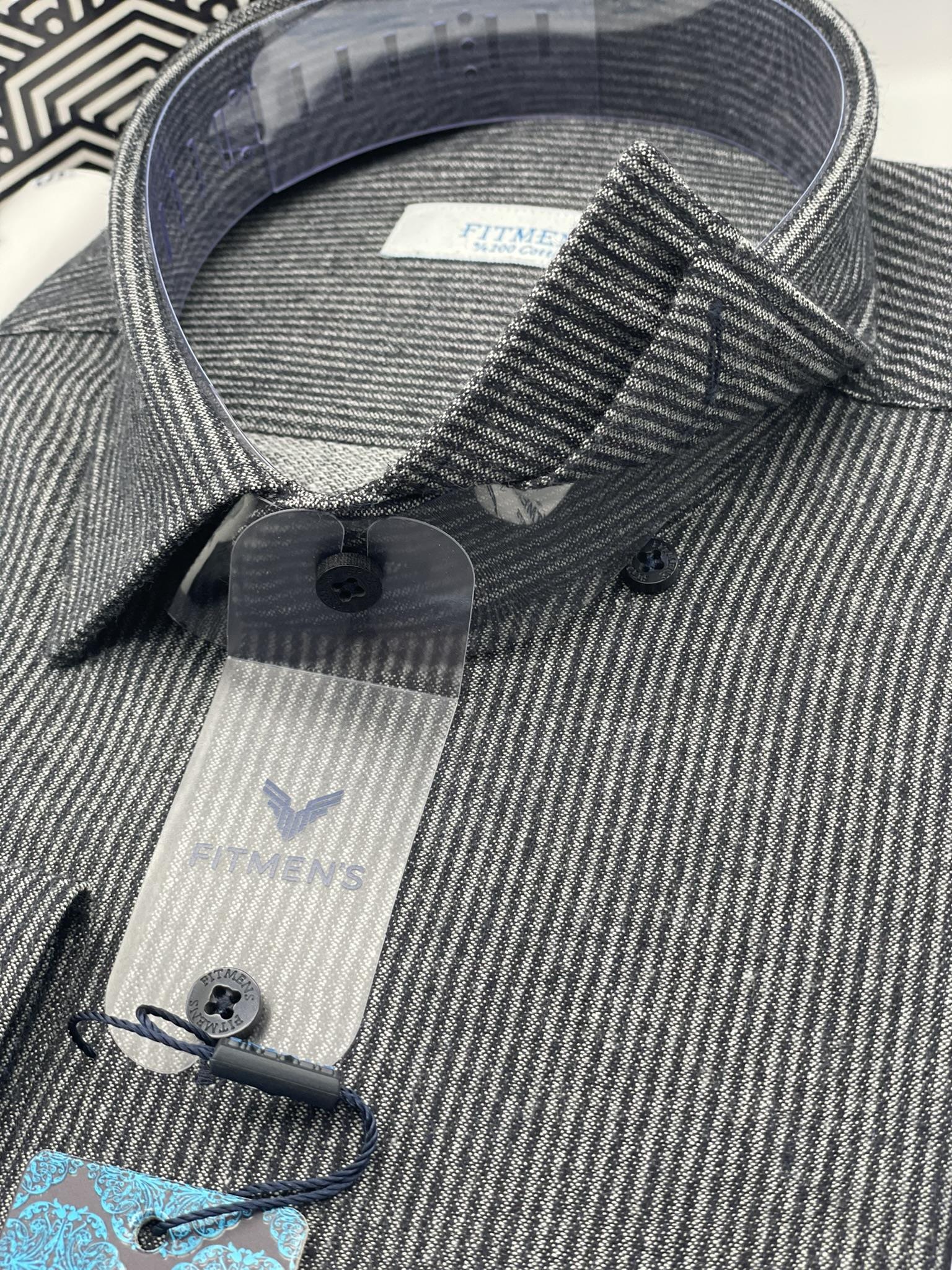 Klasik Uzun Kol %100 Cotton İnce Çizgili Yaka Alttan Düğmeli Kışlık Erkek Hediye Kutulu Gömlek FS-003367 - Koyu Lacivert