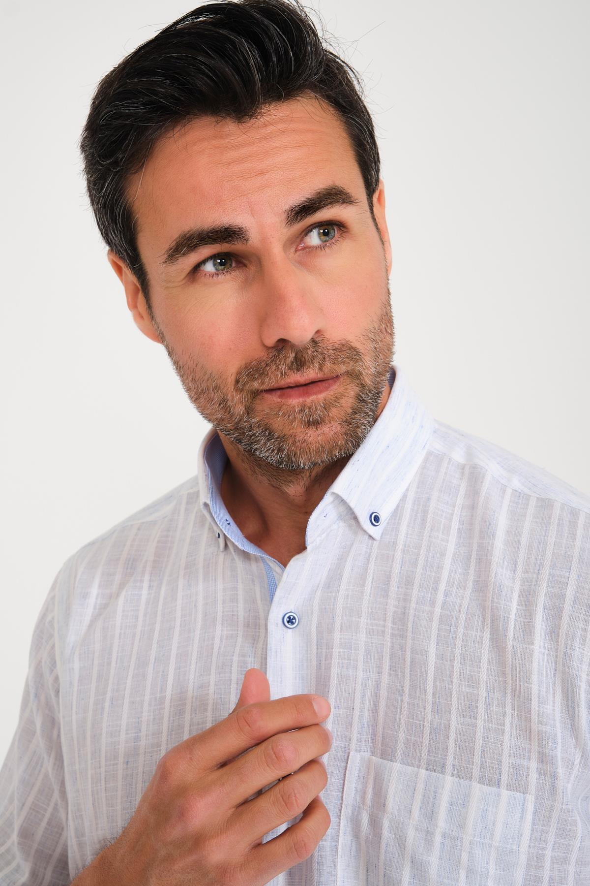 Klasik Kısa Kol Armür Çizgili Flam Keten Düğmeli Yaka Hediye Kutulu Erkek Gömlek FS-000678 - Beyaz Açık Mavi