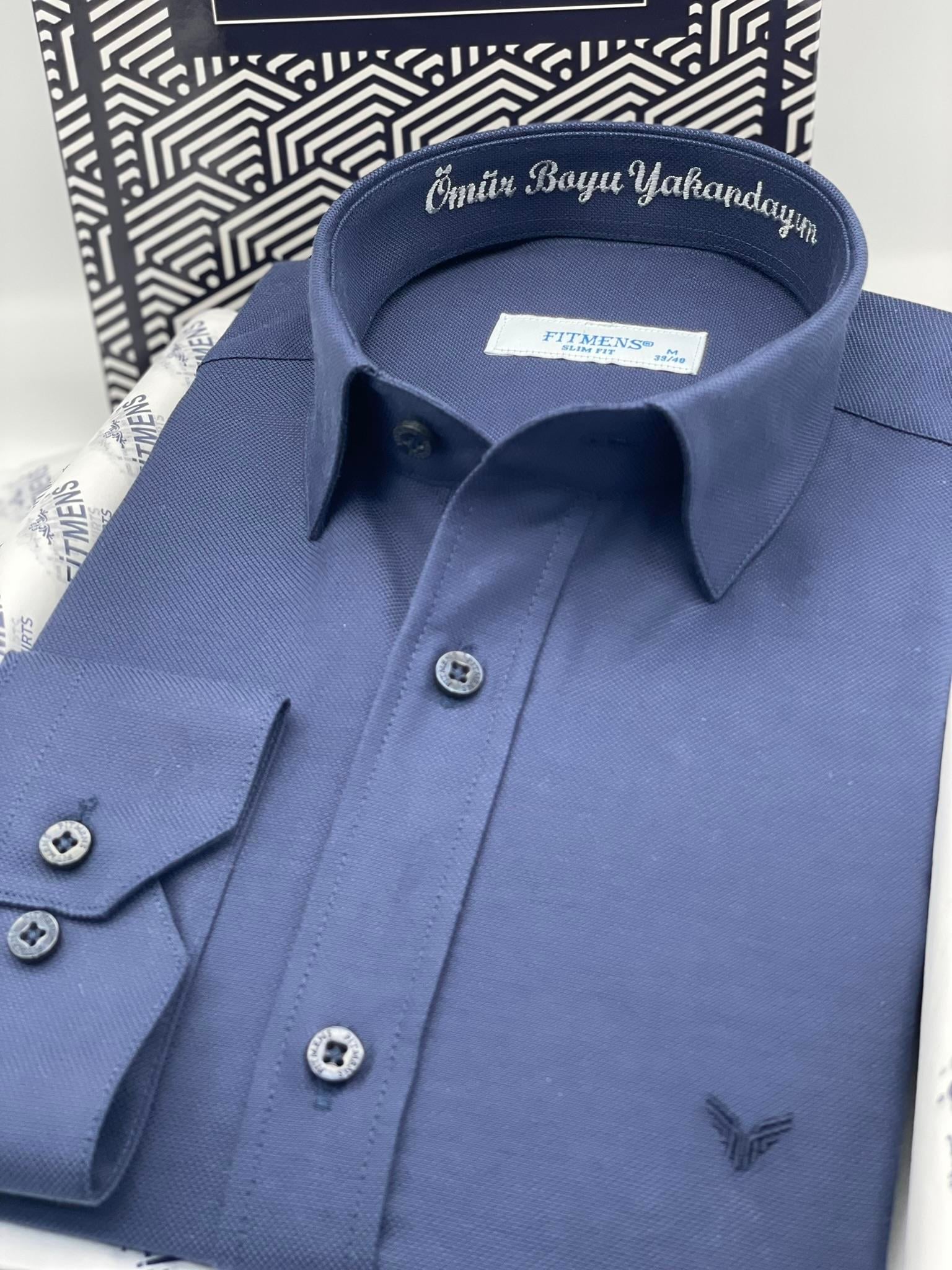 Slim Fit Uzun Kol Ömür Boyu Yakandayım Nakışlı Hediye Kutulu Erkek Gömlek FS-001376 - Lacivert