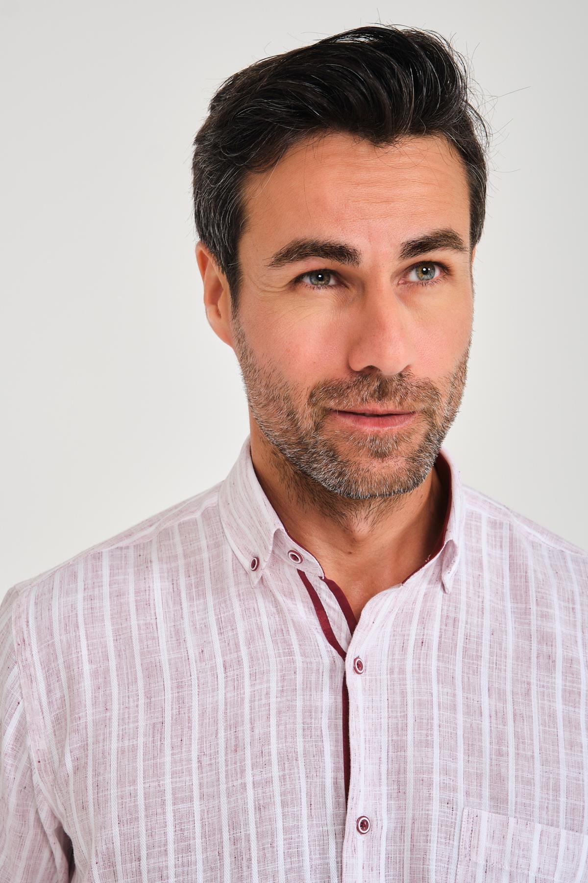 Klasik Kısa Kol Armür Çizgili Flam Keten Düğmeli Yaka Hediye Kutulu Erkek Gömlek FS-000678 - Beyaz Bordo