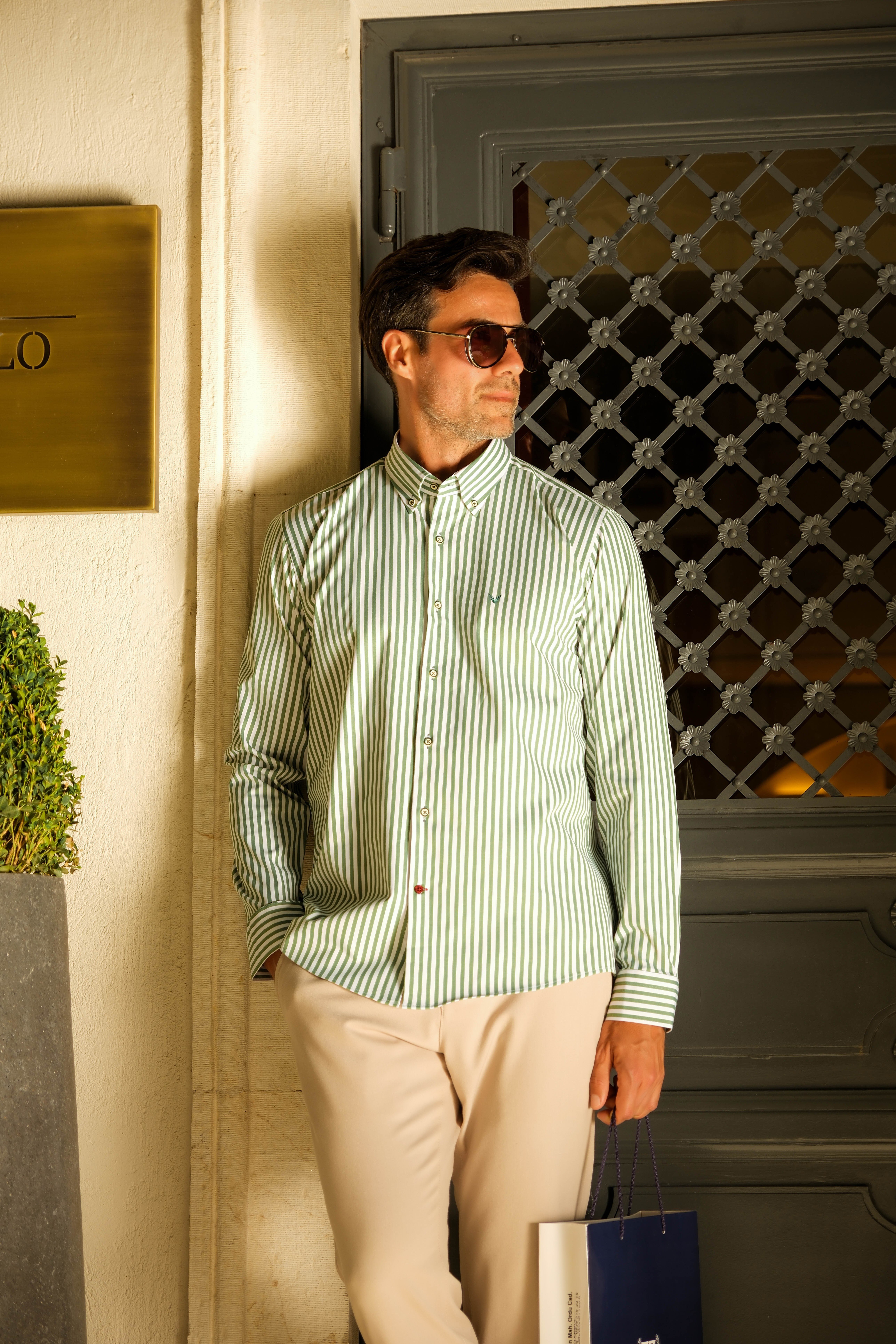 Slim Fit Uzun Kol Likralı Çizgili Yaka Düğmeli Hediye Kutulu Erkek Gömlek FS-003669 - Yeşil