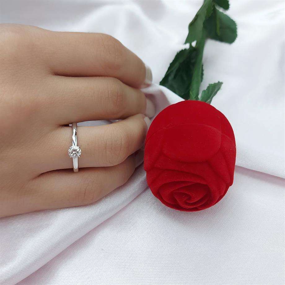 0.38 CT. FARKLI TASARIM TEKTAŞ PIRLANTA YÜZÜK