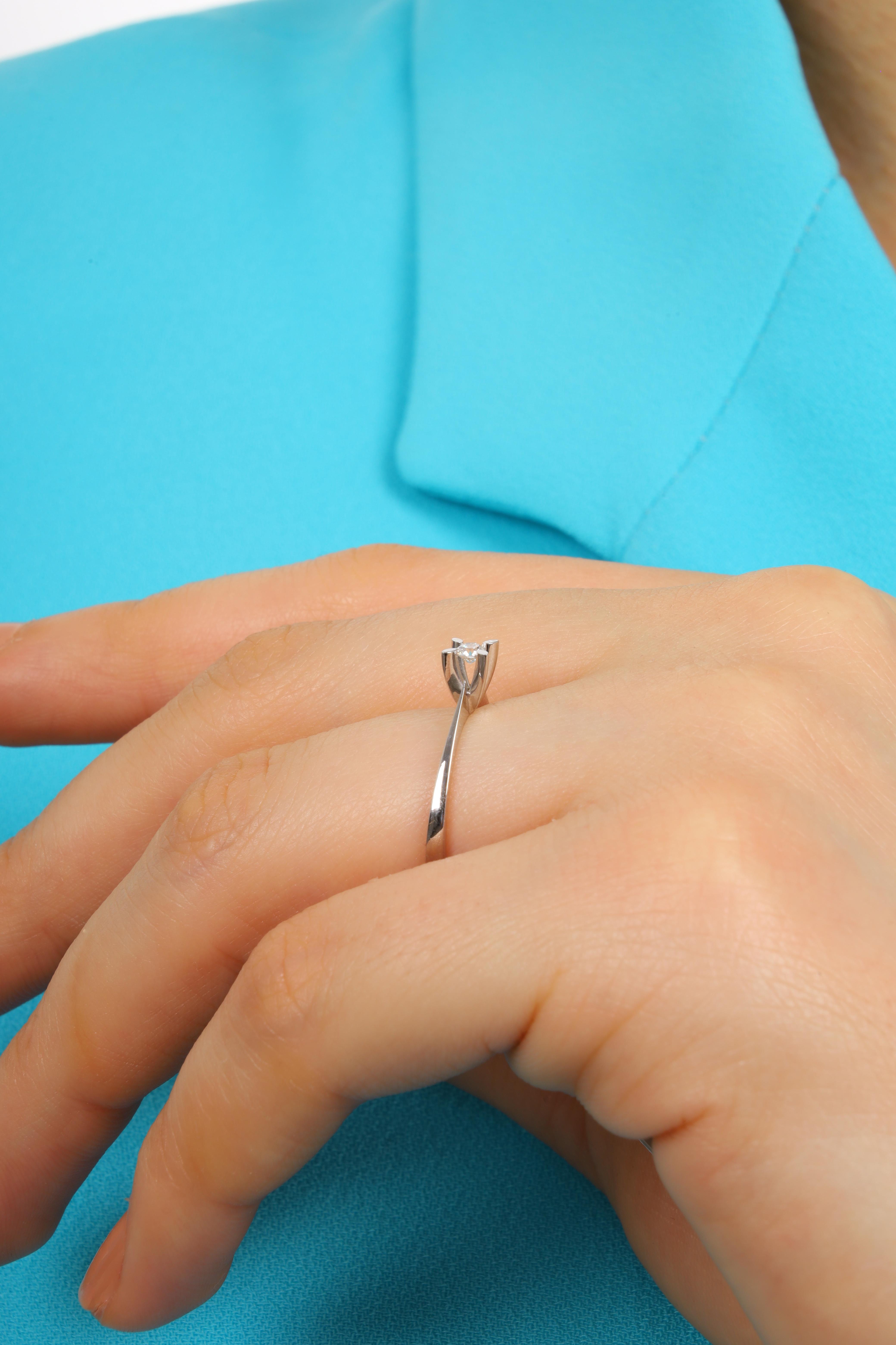 0,08 CT. TEKTAŞ PIRLANTA YÜZÜK