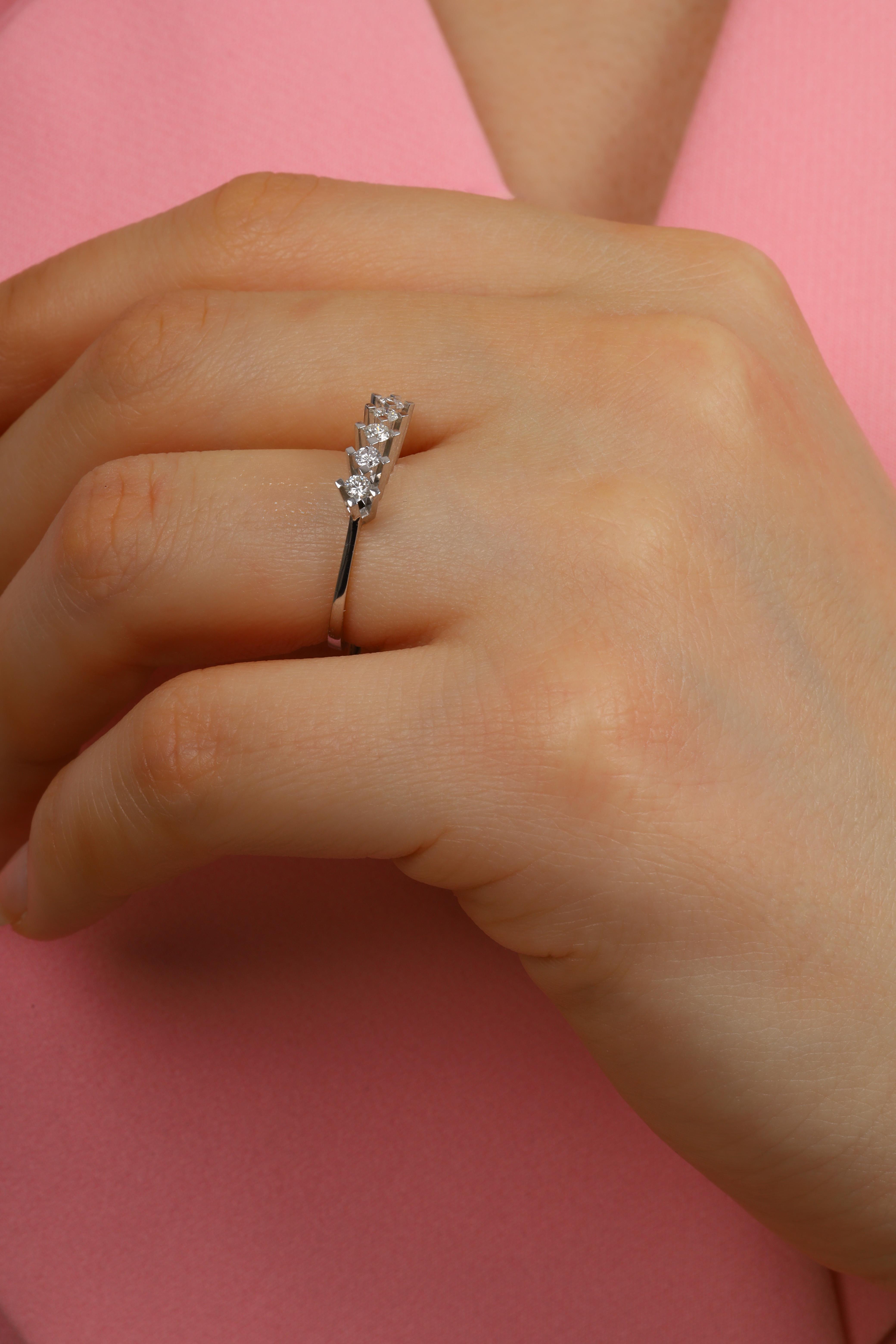0,25 CT. BEŞTAŞ PIRLANTA YÜZÜK
