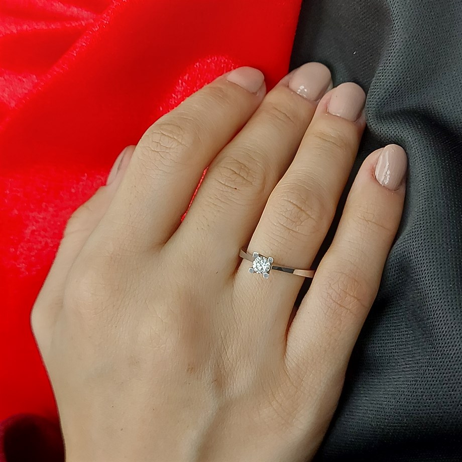 0,30 CT. TEKTAŞ PIRLANTA YÜZÜK