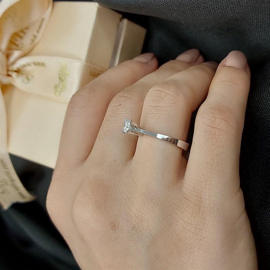 0,30 CT. TEKTAŞ PIRLANTA YÜZÜK