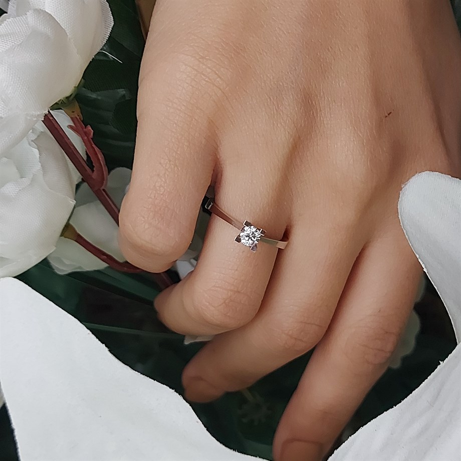 0,30 CT. TEKTAŞ PIRLANTA YÜZÜK
