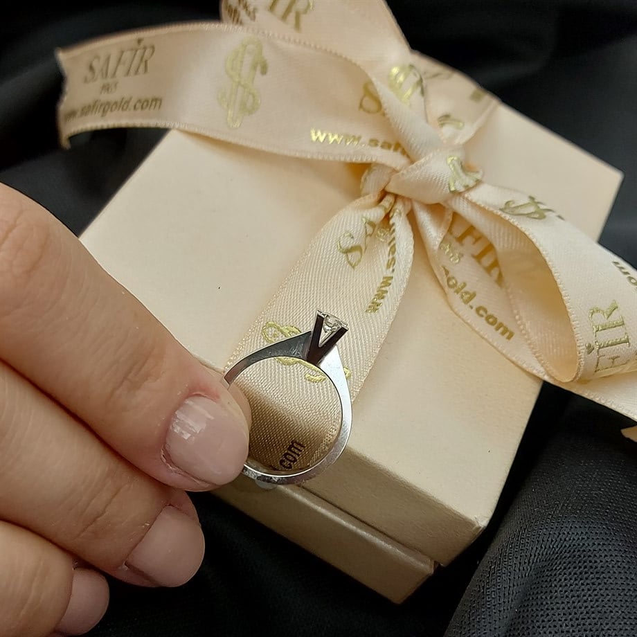 0,30 CT. TEKTAŞ PIRLANTA YÜZÜK
