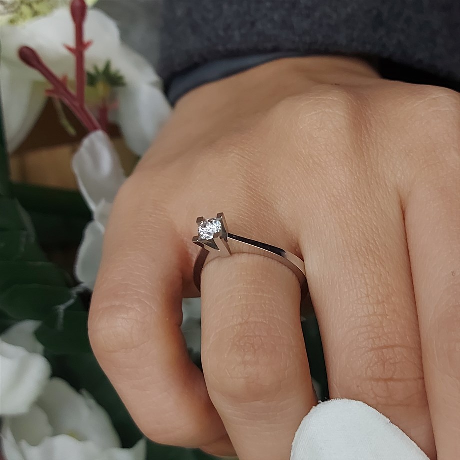 0,30 CT. TEKTAŞ PIRLANTA YÜZÜK