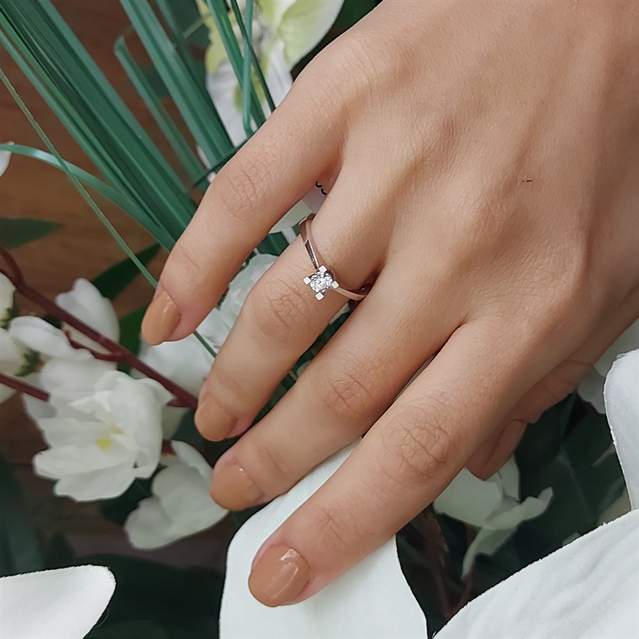 0,30 CT. TEKTAŞ PIRLANTA YÜZÜK