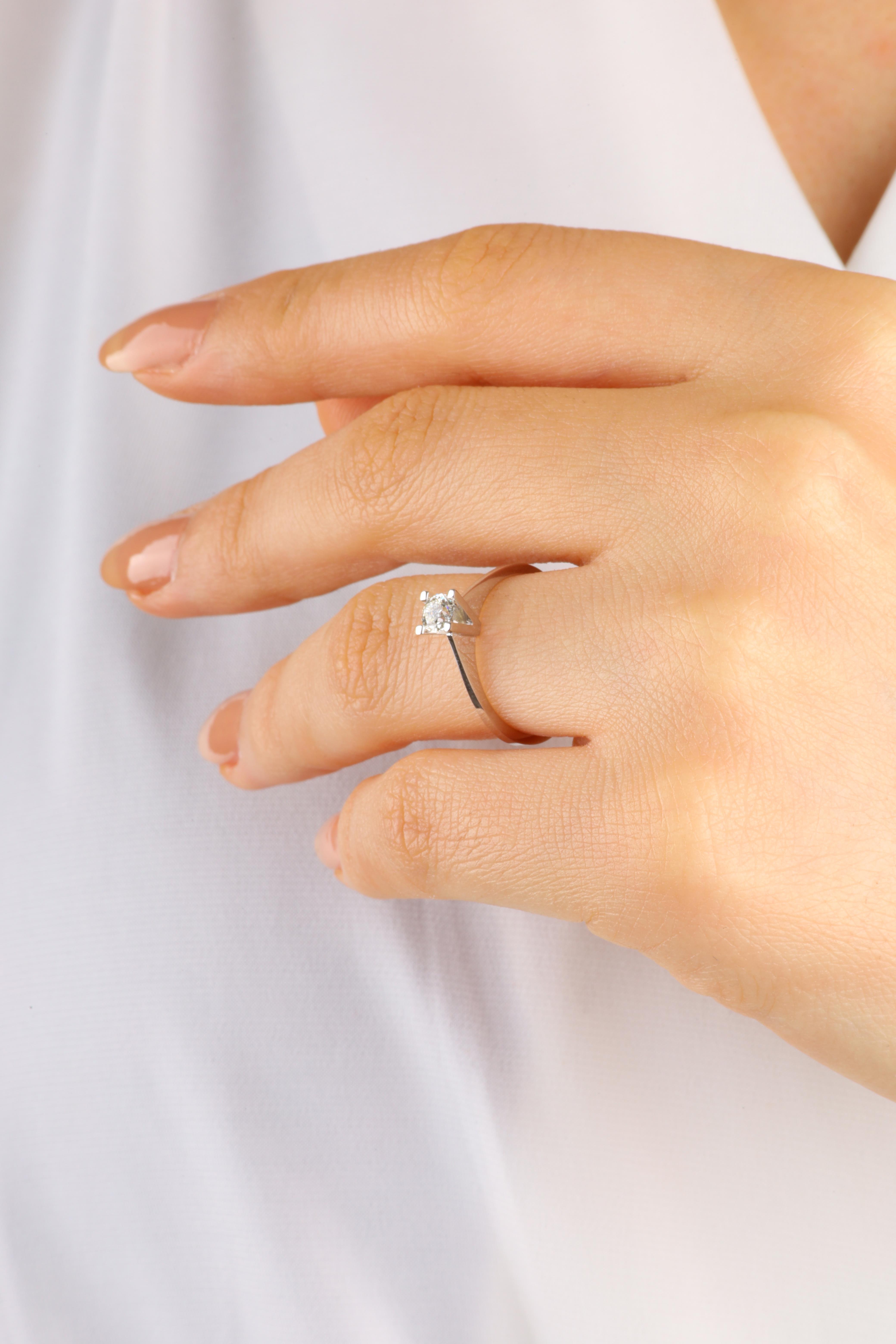 0.30 CT. TEKTAŞ PIRLANTA YÜZÜK