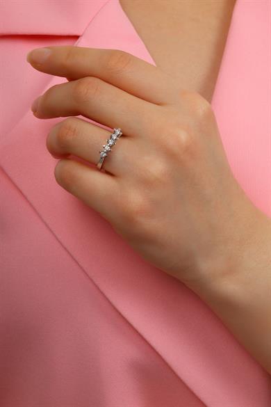 0,27 CT. BEŞTAŞ PIRLANTA YÜZÜK