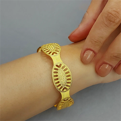 OVAL TASARIM OYMALI ALTIN BİLEZİK