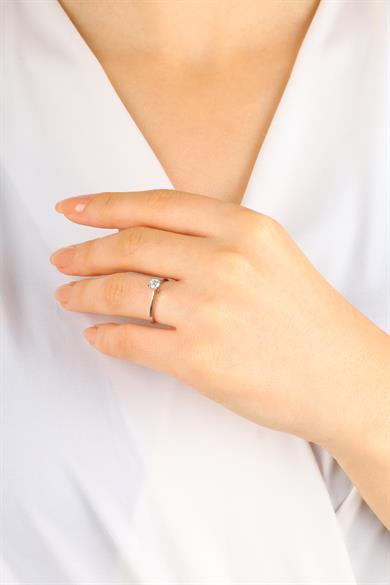 0.30 CT. TEKTAŞ PIRLANTA YÜZÜK