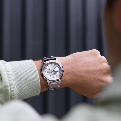 Casio G-SHOCK GM-2110D-7ADR Kol Saati
