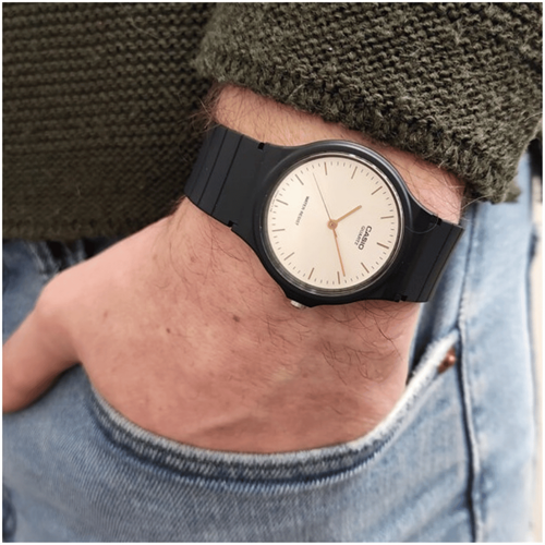 Casio MQ-24-7E2LDF Kol Saati