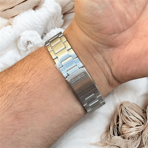 Casio MTP-1381D-1AVDF Erkek Kol Saati