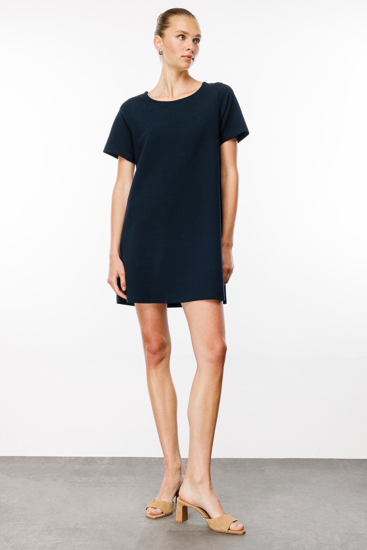 Çan Form Sırt Detaylı Lacivert Elbise