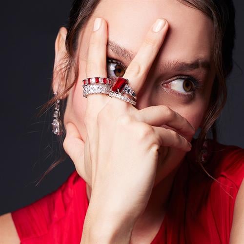 Tres Kırmızı Yüzük