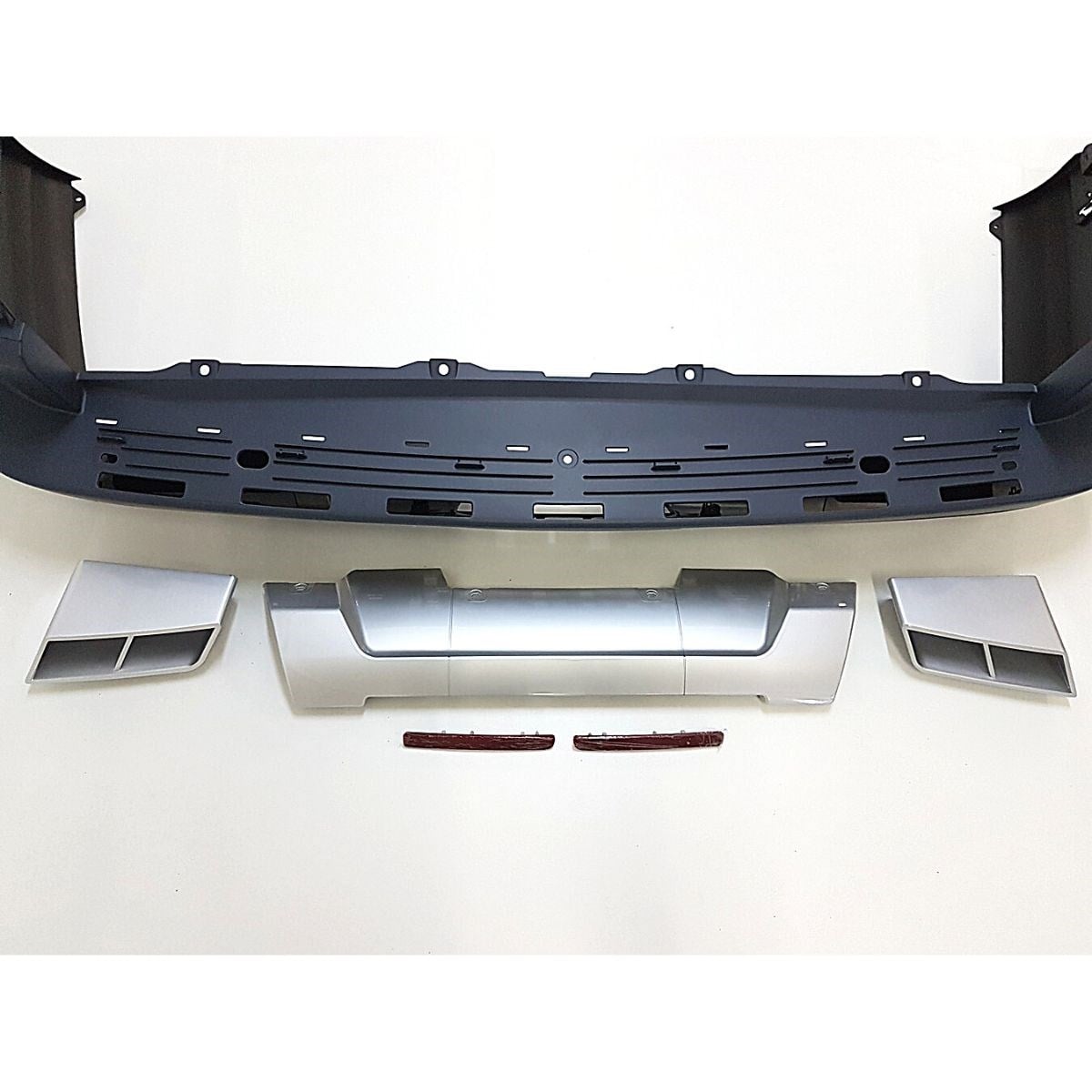Land Rover Discovery 3 Arka Tampon Bodykit Egzoz Çıkışlı