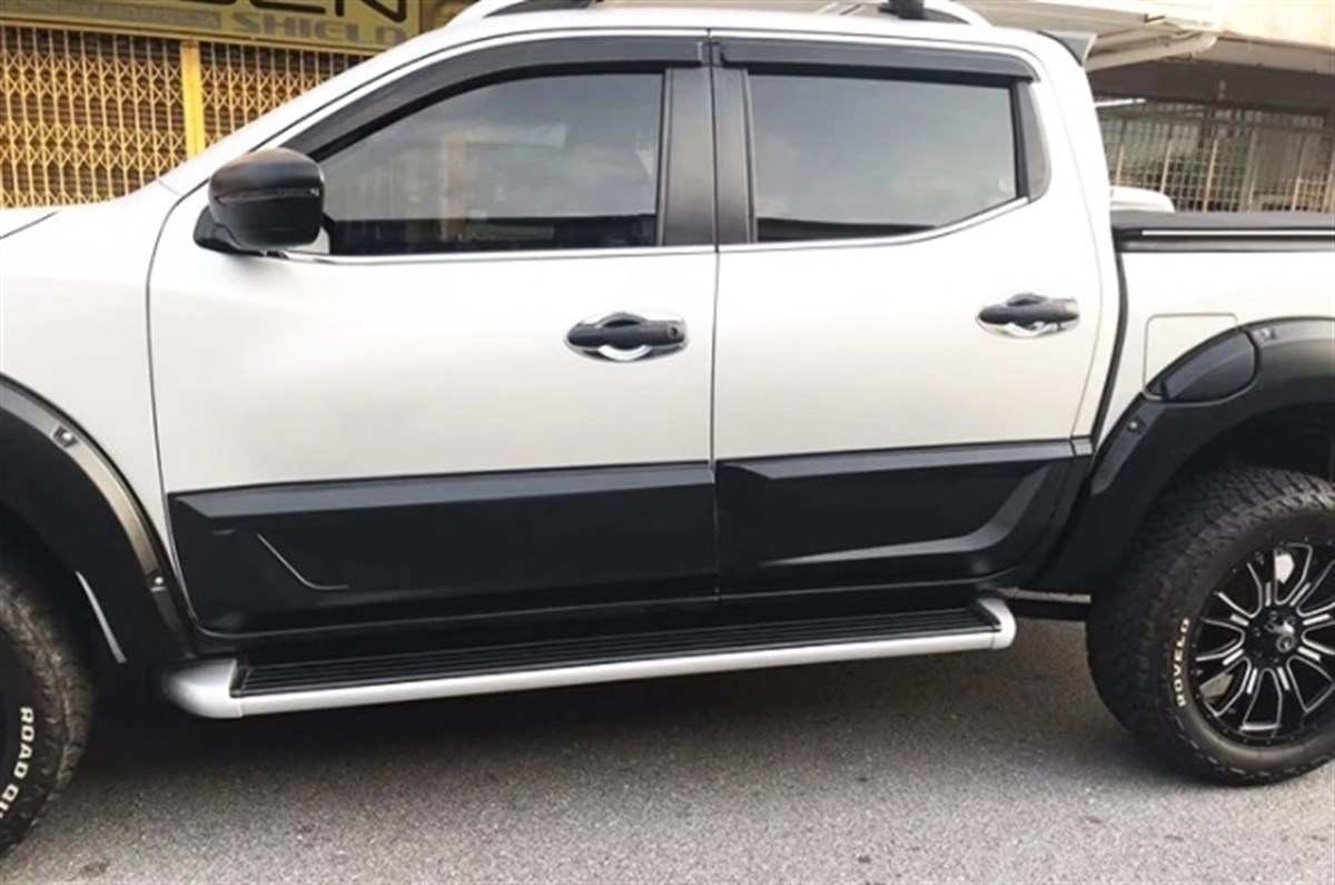 NİSSAN NAVARA YAN KAPI KORUMA KAPLAMASI + MARŞPİYEL 2015-2019
