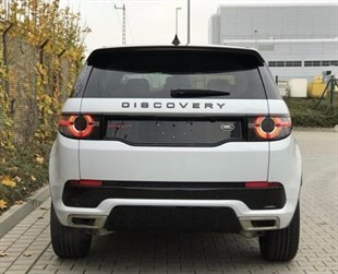 Land Rover Discovery Sport Plaka Alt Kaplaması Parlak Siyah
