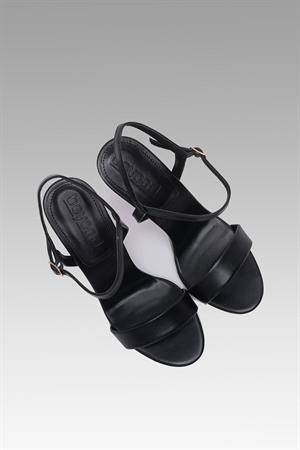 Renkli Topuk Detaylı Bilekten Bağlı Kadın Topuklu Ayakkabı Siyah Metalik